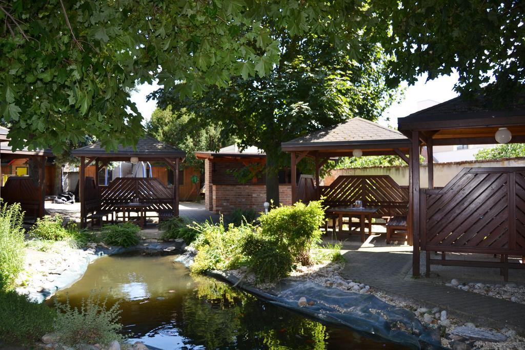 Hotel U Racka Ostrožská Nová Ves المظهر الخارجي الصورة