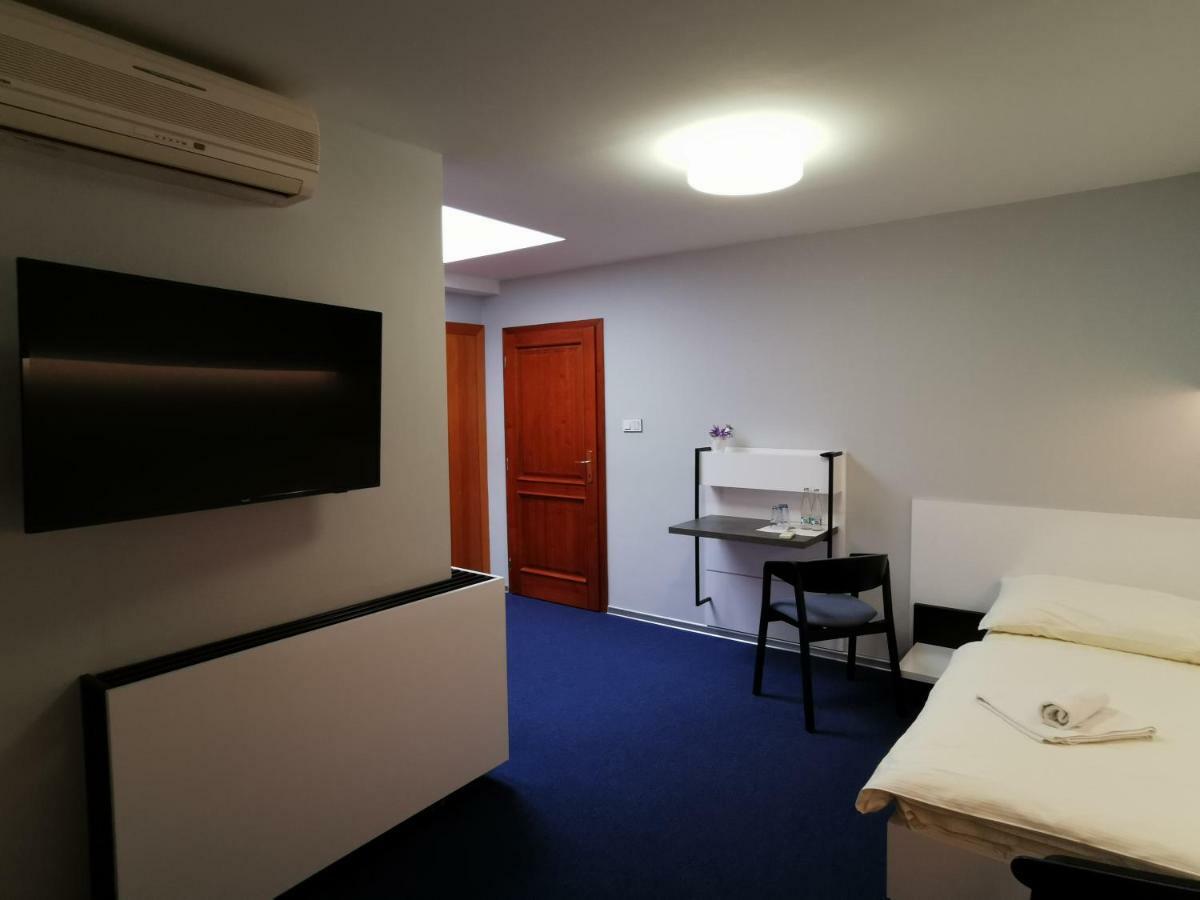 Hotel U Racka Ostrožská Nová Ves المظهر الخارجي الصورة