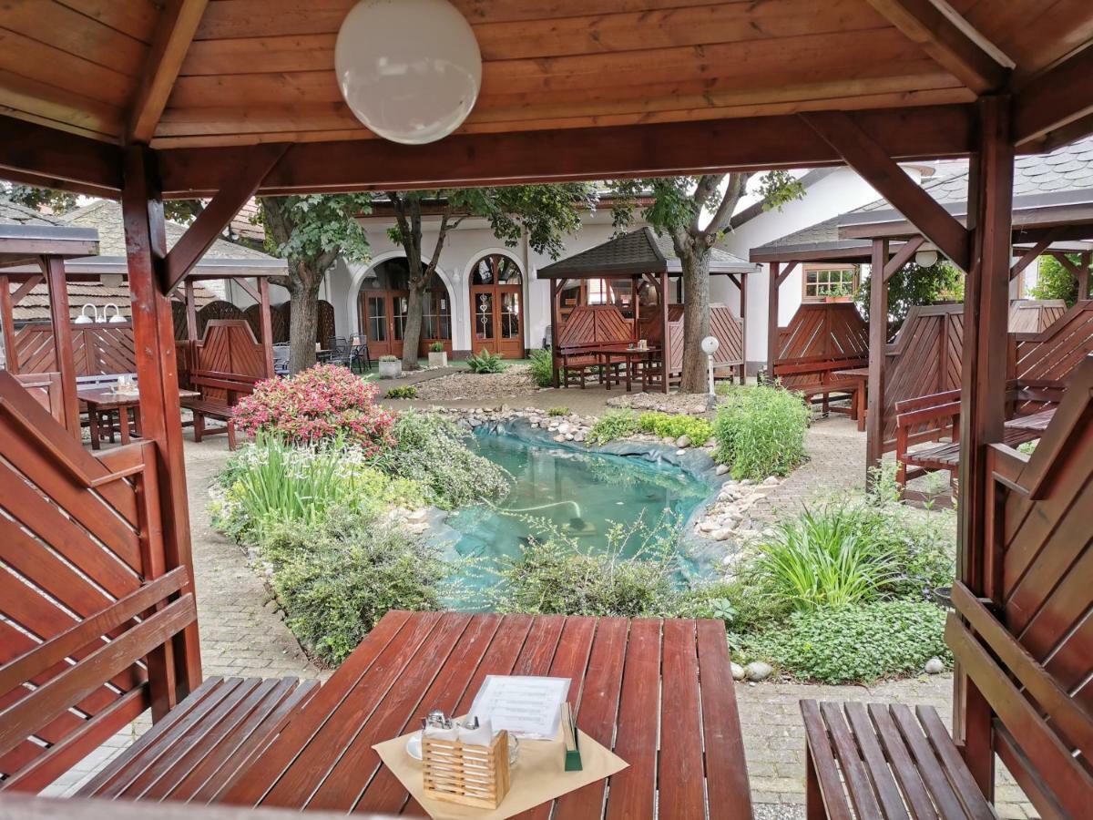 Hotel U Racka Ostrožská Nová Ves المظهر الخارجي الصورة