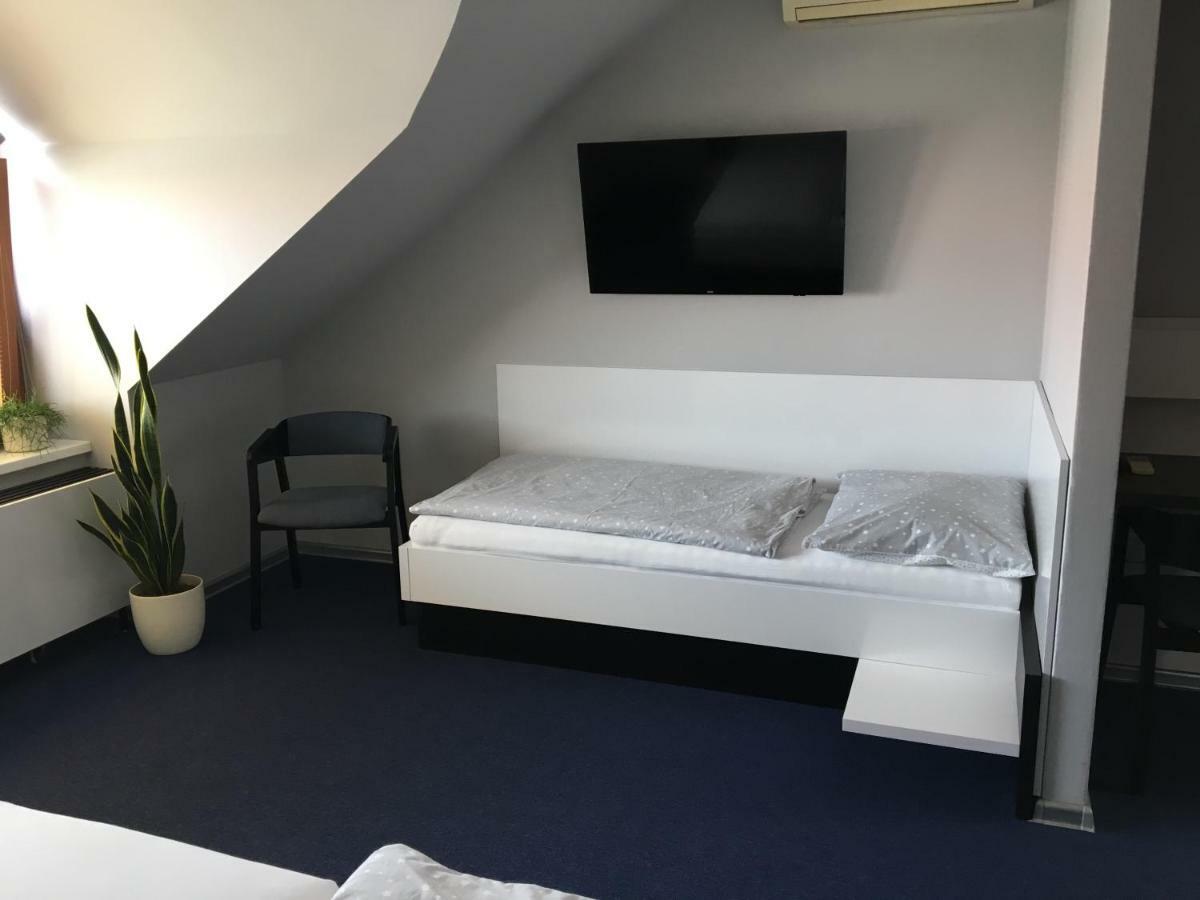 Hotel U Racka Ostrožská Nová Ves المظهر الخارجي الصورة